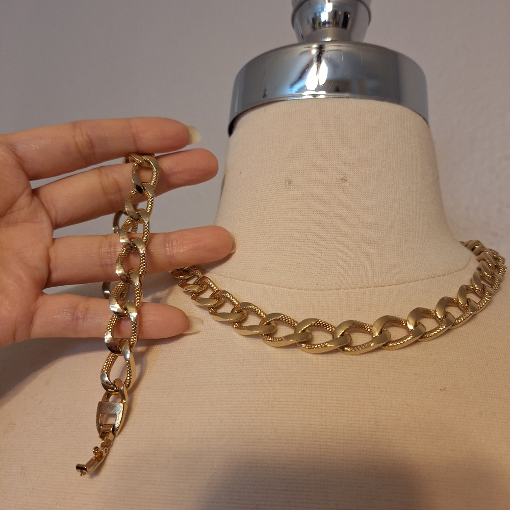 Elegant Vintage Gold Chain Necklace and Bracelet Set